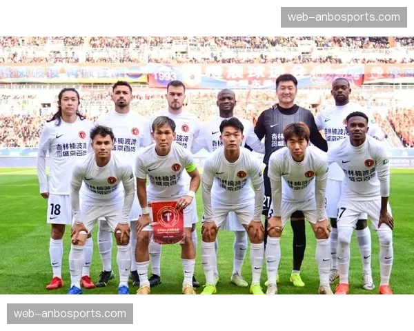 严鼎皓费利佩心态失衡 辽宁铁人中场双核频失误